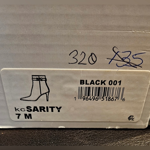 Calvin Klein size 7 boots with a 3 inch heel. Brand new in the box - Picture 2 of 6